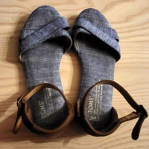 Flat TOMs sandals